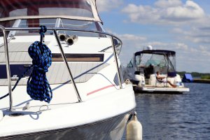 Pijani sternicy i niebezpieczne sytuacje na jeziorach. Policyjny bilans weekendu