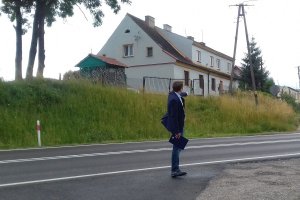 Po latach odetchnęli z ulgą. Mieszkańcy trzech miejscowości koło Ełku doczekali się chodników i bezpiecznego przejścia dla pieszych