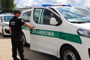 Są nowoczesne i mają bezprzewodowy internet. Do celników z Olsztyna trafiły dwa nowoczesne auta