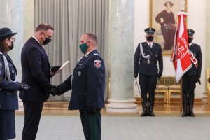 Naczelnik Urzędu Celno-Skarbowego w Olsztynie z generalską nominacją. Dariusz Postek odebrał ją z rąk prezydenta