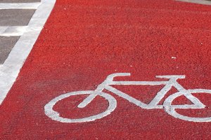 Sąd zajmie się motocyklistą, który potrącił dziecko na rowerze. Nie miał uprawnień, a pojazd badań technicznych