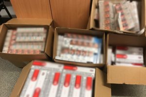 Policja skonfiskowała prawie 2,5 tysiąca paczek nielegalnych papierosów. 40-latek stanie przed sądem