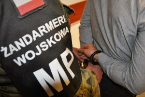 Żołnierze oskarżeni o korupcję tymczasowo aresztowani. Przyjęli setki tysięcy złotych łapówek