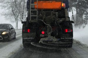 Deszcz, śnieg i gołoledź. Na drogach i chodnikach będzie ślisko