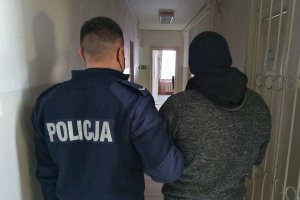 Samochodem po tafli Jezioraka. Policja zatrzymała pijanego kierowcę.