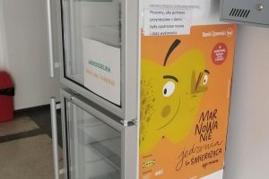 Elbląska Jadłodzielnia uratowana. Lodówka Banku Żywności wróciła na swoje miejsce