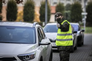 Mniej zakażeń koronawirusem w kraju i regionie