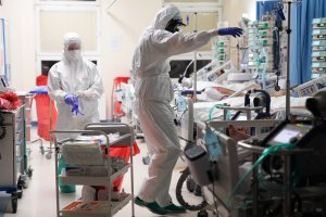 Wciąż pojawiają się nowe zachorowania na COVID-19 w elbląskich szpitalach
