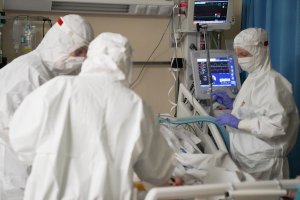 Ministerstwo zapowiada zmniejszenie liczby łóżek dla pacjentów z COVID-19