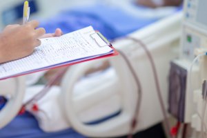 Waldemar Kraska: noszenie maseczek w placówkach medycznych powinno obowiązywać