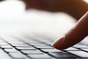 Dzięki kasjerce banku klientka nie została ofiarą oszusta