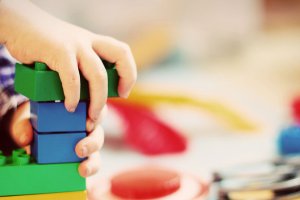 Co trzecia skontrolowana zabawka nie spełniała norm. Inspektorzy sprawdzili czym bawią się dzieci