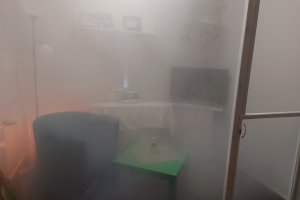 Dzielnicowy uratował mężczyznę z płonącego domu