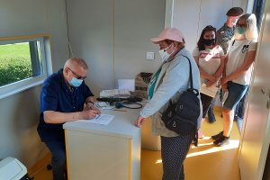 Mobilny punkt szczepień przy olsztyńskim sanepidzie zmienia godziny pracy