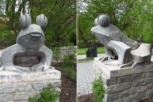 Żaba padła ofiarą wandali. Rzeźbę zniszczono po raz kolejny