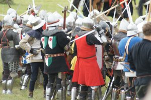 Na pola grunwaldzkie ściągnęło rycerstwo. Trwają przygotowania do wielkiej inscenizacji