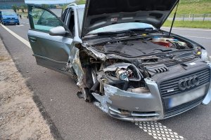 Na obwodnicy Olsztyna auto spadło z lawety