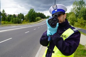 Mniej przekroczeń prędkości na polskich drogach. 