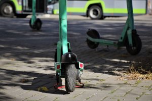 Plaga wypadków na hulajnogach. Rzecznik Praw Dziecka apeluje o zmianę przepisów