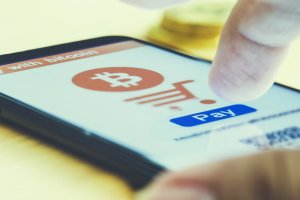 Nieudane inwestycje w kryptowaluty i bitcoiny. Kolejne osoby straciły oszczędności