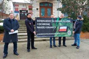 Olsztyńscy działacze Prawa i Sprawiedliwości dziękują mundurowym