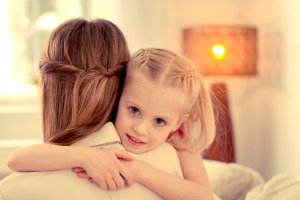 Wraca dodatkowy zasiłek opiekuńczy. Do kiedy rodzice mogą z niego korzystać?