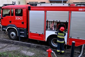 Strażacy gasili pożar, który wybuchł w stolarni