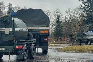 Pociski z czasów wojny w Rychnowie. Część zabrano, kolejne czekają na wywiezienie