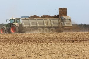 Rolnicy z terenów powodziowych wsparci przez rolników z Warmii i Mazur