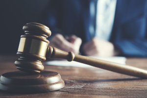 Były policjant skazany za napady na banki. Sprawa wraca do sądu