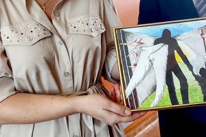 Prawa dziecka widziane oczyma młodzieży. Zwycięski obraz „ujmuje za serce”