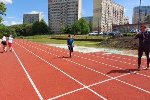Przy SP2 powstała nowa bieżnia. Duży wkład finansowy przekazali rodzice