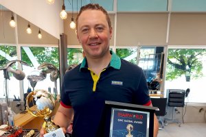 Paweł Matracki ambasadorem fryzjerstwa. Ta statuetka to jak fryzjerski oscar