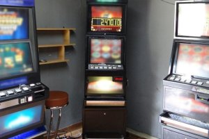 Lokal pilnie strzeżony, a w środku nielegalne automaty