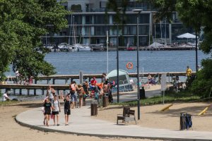 Płatny parking przy plaży miejskiej? Ratusz odpowiada
