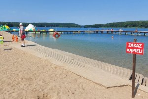 Jezioro Ukiel niedostępne dla kąpiących się. Sinice zaatakowały