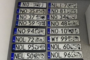 Zgubiłeś tablicę rejestracyjną w czasie ulewy? Możesz ją odebrać w olsztyńskiej komendzie