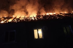 Pożar w Szałkowie. Spłonął garaż, a w nim samochód i motocykl