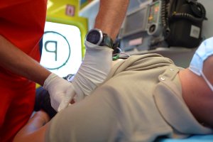 Udawał atak epilepsji, żeby karetka odwiozła go do domu