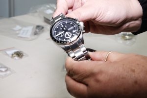 Licytacja przedmiotów z Biura Rzeczy Znalezionych. Sprzedana zostanie m.in. złota biżuteria