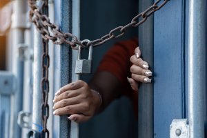 Sezon wakacyjnych wyjazdów do pracy. Straż graniczna ostrzega: nie daj się oszukać