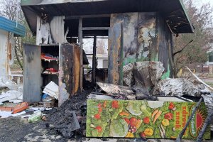 Właściciel spalonego warzywniaka w szpitalu. 