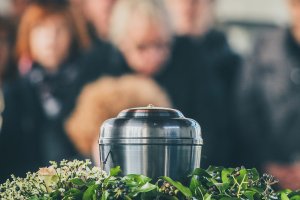 Coraz więcej pochówków urnowych w Olsztynie. Na cmentarzach brakuje miejsc