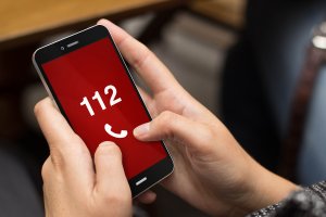 Mandat za głupi żart. 40-latek bezpodstawnie wezwał służby