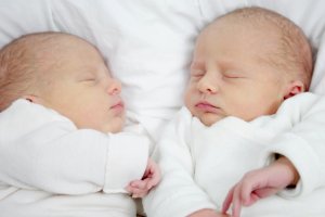 Spada liczba urodzeń. Tradycyjne imiona nie wychodzą z mody