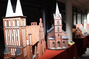 Miniaturowe zabytki Warmii. Niezwykła wystawa Henryka Drajera