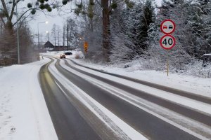 Uwaga! Bardzo ślisko na drogach i chodnikach