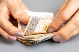 Straciła 200 tysięcy złotych. Kobieta uwierzyła oszustom