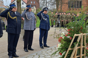 „To symbol dziejów naszej ojczyzny”. Mieszkańcy Pasłęka uczcili rocznicę Zbrodni Katyńskiej