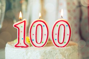 Stulatkowie na Warmii i Mazurach. ZUS przypomina o świadczeniu honorowym